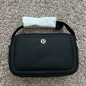 Lululemon crossbody camera bag black NWT